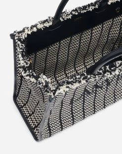 Lanvin IN&OUT TOTE BAG MM -Lanvin Fashion 4 5df3981a 42ab 413f 90e0 4042b57ccfce